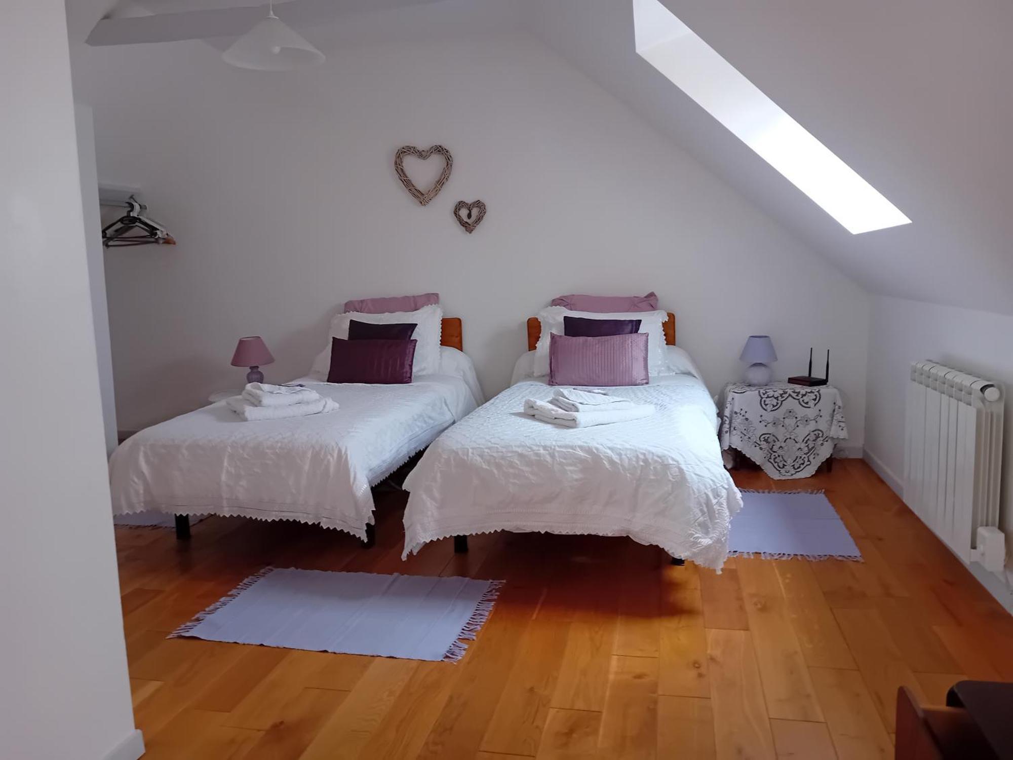 Captivating 2-Bed House With Log Burner In Kerien Ngoại thất bức ảnh
